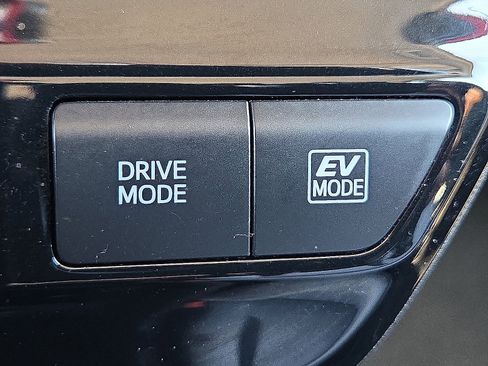 Used 2022 Toyota Prius LE image 17