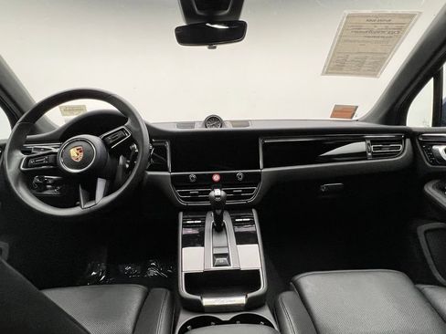 Certified 2025 Porsche Macan AWD/4WD image 6