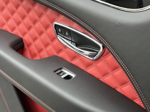 Certified 2022 Bentley Bentayga image 40