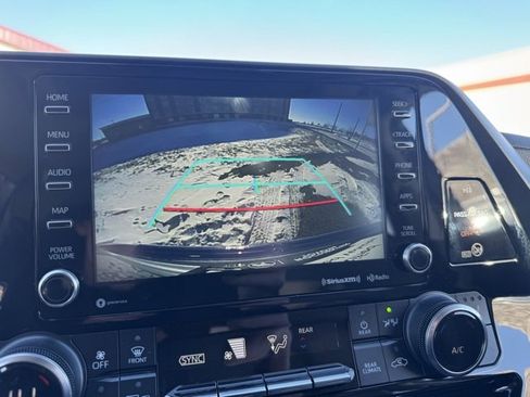 Used 2022 Toyota Highlander XLE image 5