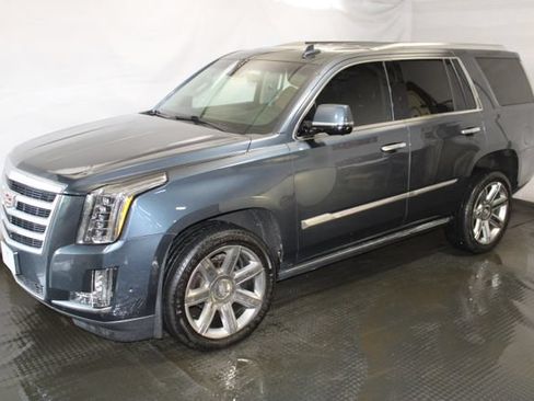 Used 2019 Cadillac Escalade Premium Luxury AWD/4WD image 2