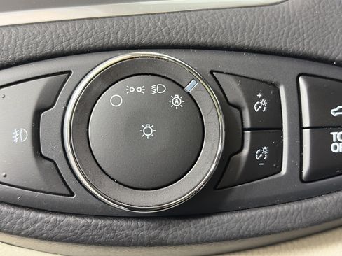 Used 2023 Ford Edge Titanium AWD/4WD image 34