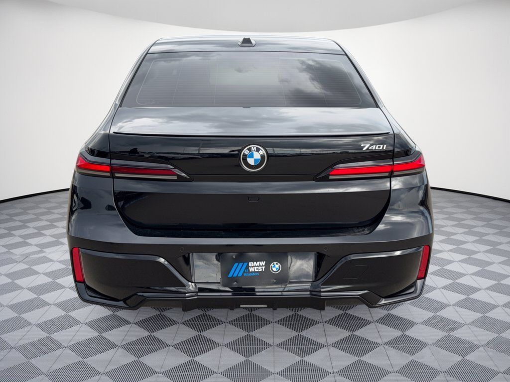 Used 2026 BMW 740i RWD image 11