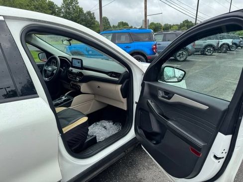 Used 2022 Ford Escape SE w/ Cold Weather Package AWD/4WD image 15
