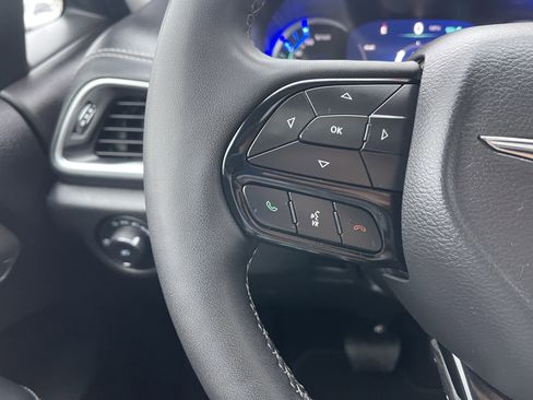 Used 2023 Chrysler Pacifica Limited w/ S Appearance Package image 28