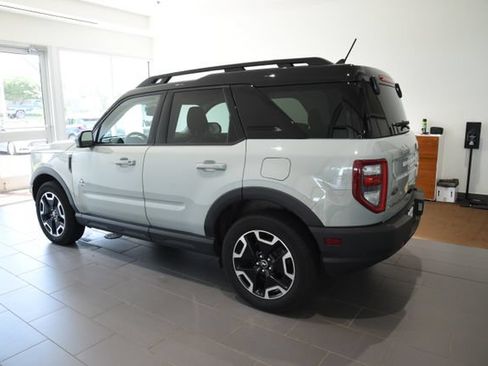 Used 2022 Ford Bronco Sport Outer Banks w/ Tech Package AWD/4WD image 2