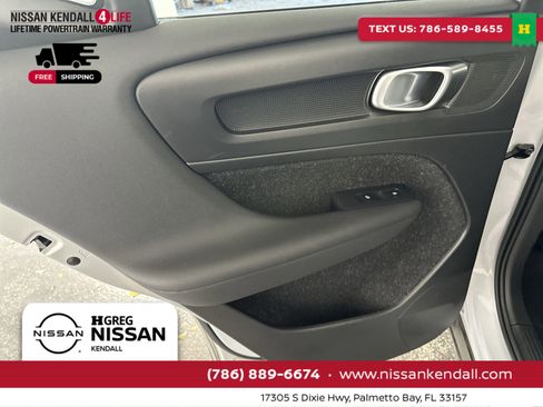 Used 2021 Volvo XC40 T4 Momentum w/ Protection Package Premier image 34