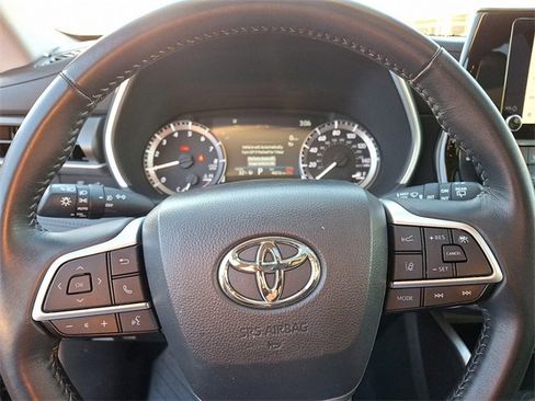 Certified 2024 Toyota Highlander XLE image 25