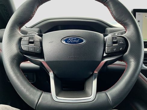 Used 2025 Ford Explorer ST-Line w/ ST-Line Street Pack AWD/4WD image 11