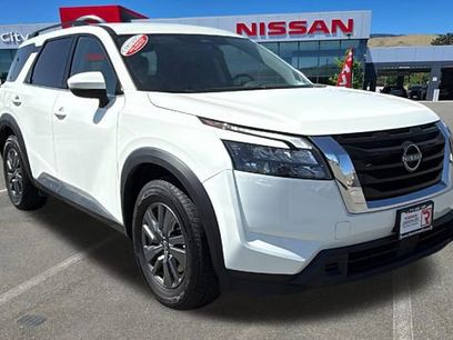 Used 2024 Nissan Pathfinder SV