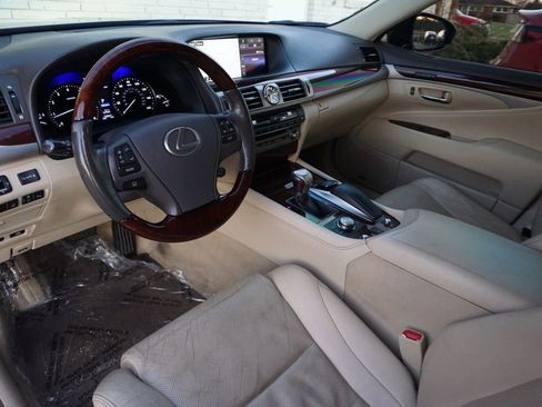 Used 2015 Lexus LS 460 image 27