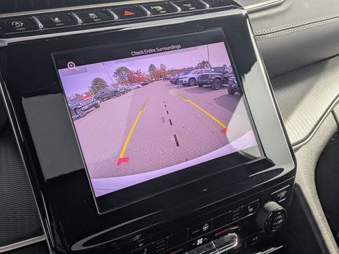 Used 2025 Jeep Grand Cherokee Altitude image 13