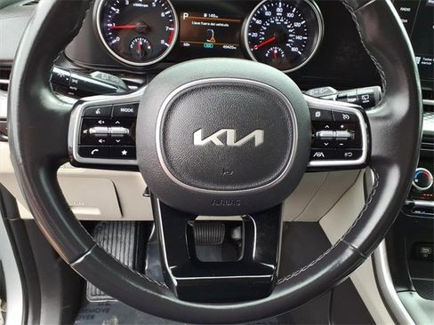 Used 2022 Kia Carnival LX image 15