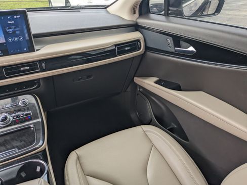 Used 2023 Lincoln Nautilus AWD w/ Premium Package image 15