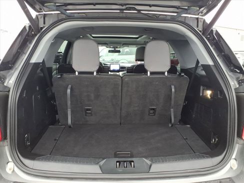 Used 2021 Ford Explorer XLT w/ Equipment Group 202A image 11