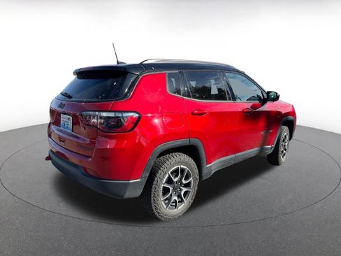 Used 2025 Jeep Compass Trailhawk AWD/4WD image 7