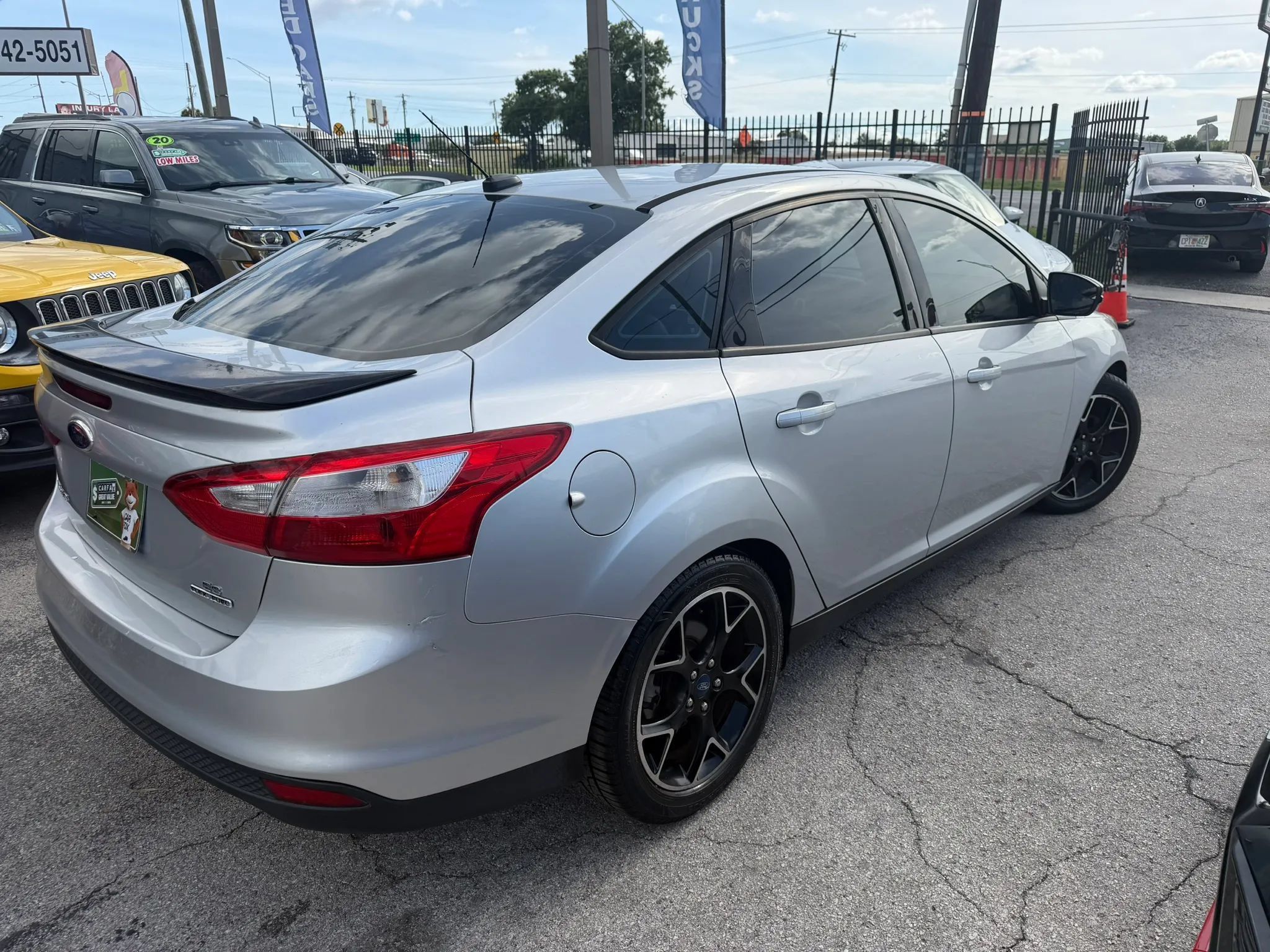 Used 2014 Ford Focus SE w/ Equipment Group 201A FWD image 4