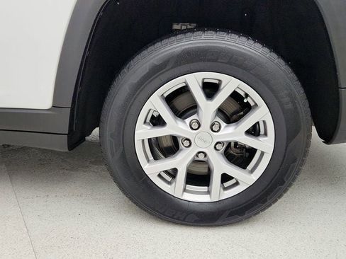 Used 2022 Jeep Grand Cherokee L Limited image 9