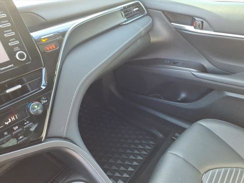 Used 2024 Toyota Camry SE image 33