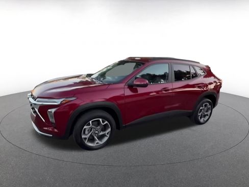 Used 2025 Chevrolet Trax LT image 8