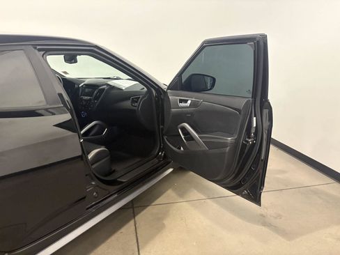 Used 2016 Hyundai Veloster Turbo FWD image 39