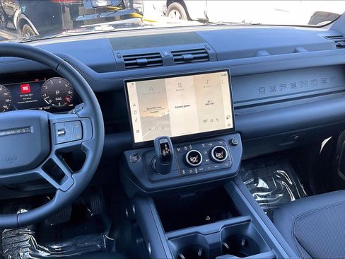 New 2026 Land Rover Defender 110 X-Dynamic SE image 9