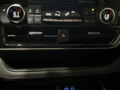 Used 2022 Toyota Highlander XLE w/ Protection Package #3 (TMS) AWD/4WD image 33