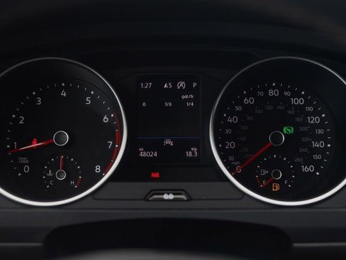 Used 2021 Volkswagen Tiguan SE w/ Panoramic Sunroof Package image 26