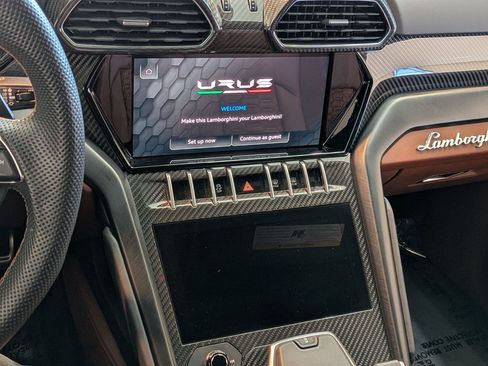 Used 2022 Lamborghini Urus AWD/4WD image 13
