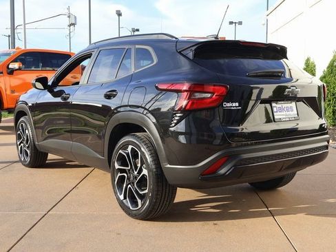 Used 2025 Chevrolet Trax RS w/ Driver Confidence Package FWD image 4