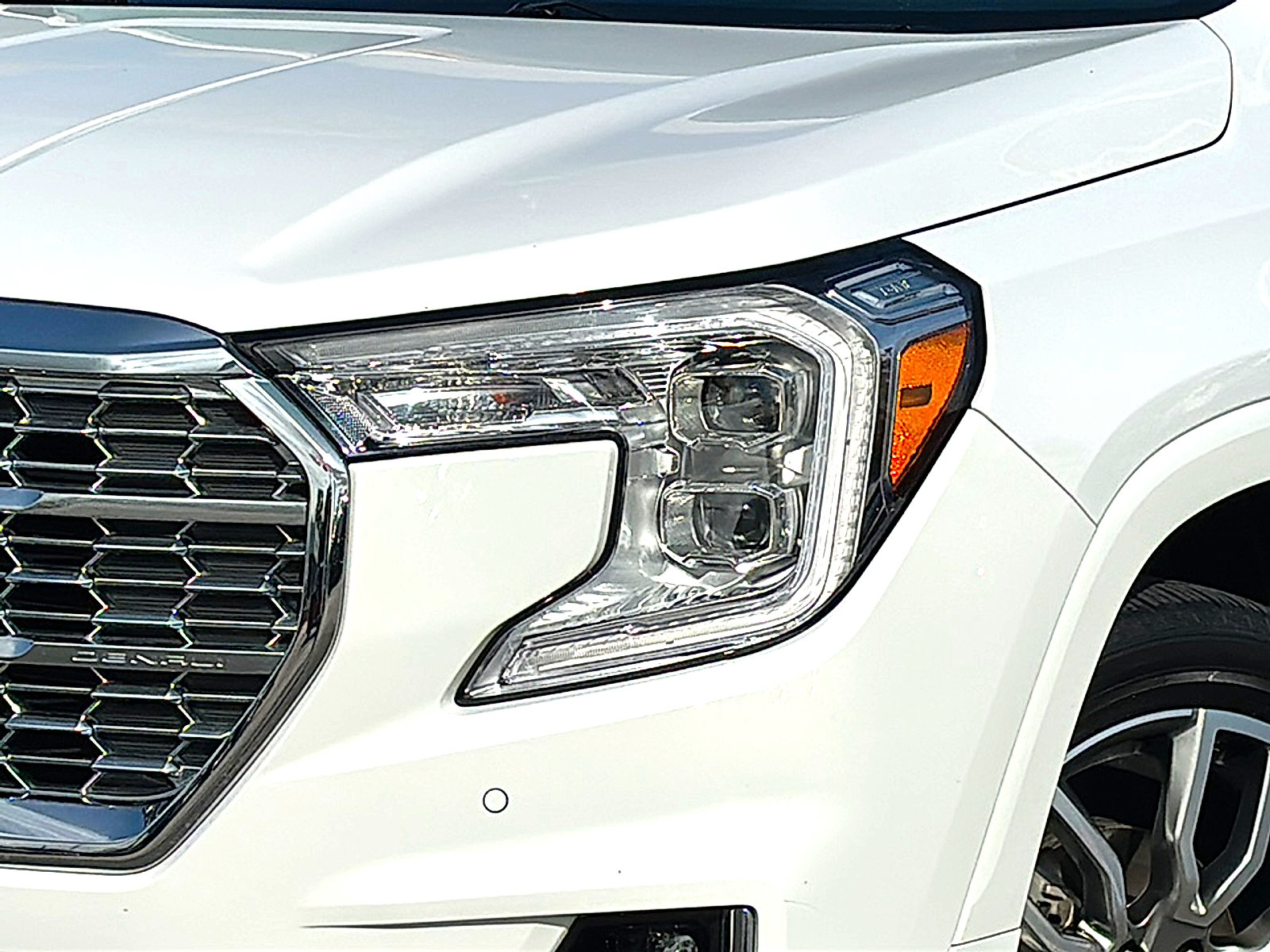 Used 2023 GMC Terrain Denali AWD/4WD image 4