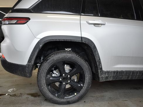 New 2026 Jeep Grand Cherokee Limited w/ Limited Altitude Package AWD/4WD image 56