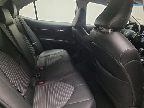 Used 2018 Toyota Camry SE image 19