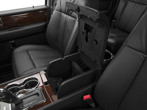 Used 2017 Lincoln Navigator Select image 15