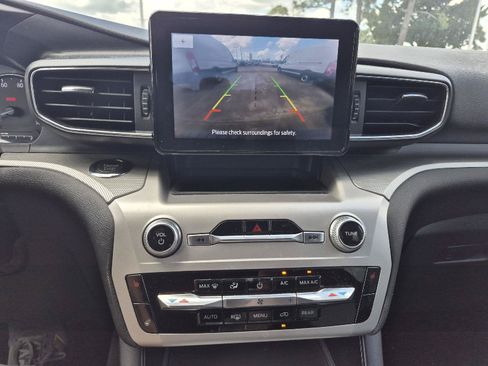 Used 2022 Ford Explorer XLT w/ Equipment Group 202A RWD image 4