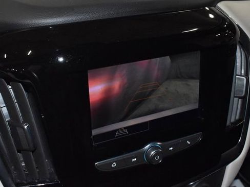 Used 2022 Chevrolet Traverse LS image 14