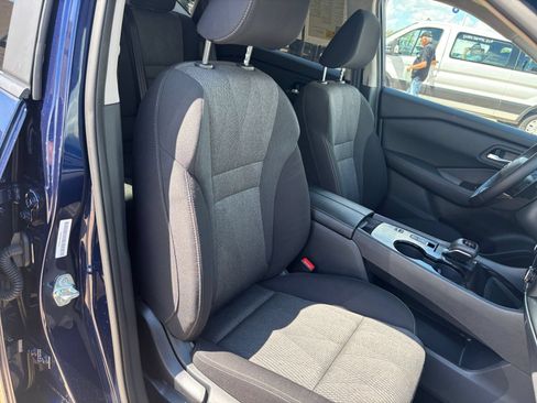 Used 2026 Nissan Rogue SV FWD image 37