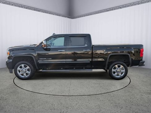 Used 2017 GMC Sierra 2500 Denali w/ Duramax Plus Package image 5