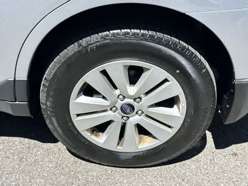 Used 2017 Subaru Outback 2.5i Premium AWD/4WD image 5