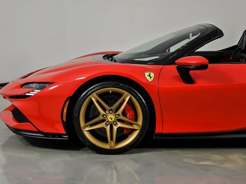 Used 2022 Ferrari SF90 Spider image 7