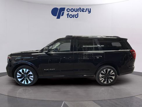 Certified 2025 Ford Expedition Platinum w/ Driver's Package AWD/4WD image 4