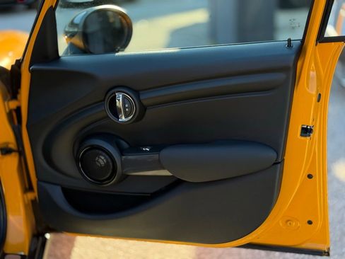 Used 2017 MINI Cooper 4-Door Hardtop image 14