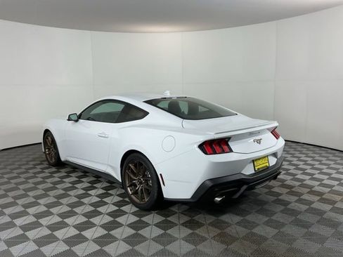 Used 2025 Ford Mustang Premium image 7