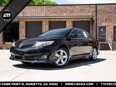 Used 2014 Toyota Camry SE FWD image 1
