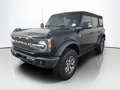 Used 2023 Ford Bronco Badlands AWD/4WD image 3