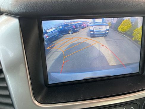 Used 2015 Chevrolet Suburban LT image 22