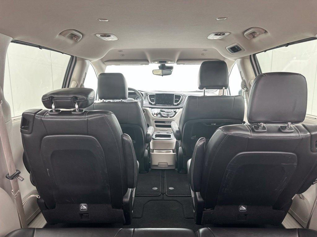 Used 2024 Chrysler Pacifica Touring-L FWD image 19