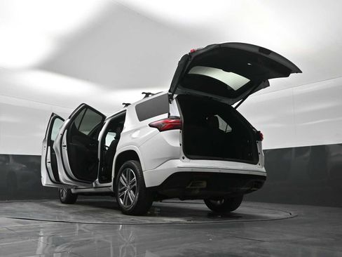 Used 2023 Chevrolet Traverse High Country image 40