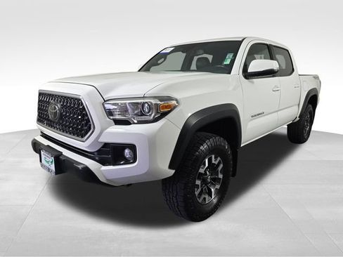 Used 2018 Toyota Tacoma TRD Off-Road AWD/4WD image 3