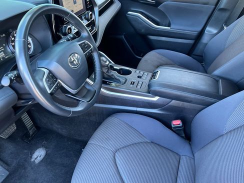 Used 2024 Toyota Highlander LE image 10